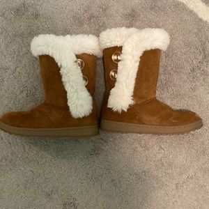 Kids size 3 fuzzy brown boots-good condition